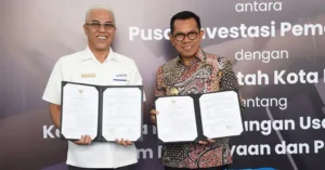 Wali Kota Batu, Nurochman, bersama Direktur Utama PIP, Ismed Saputra.