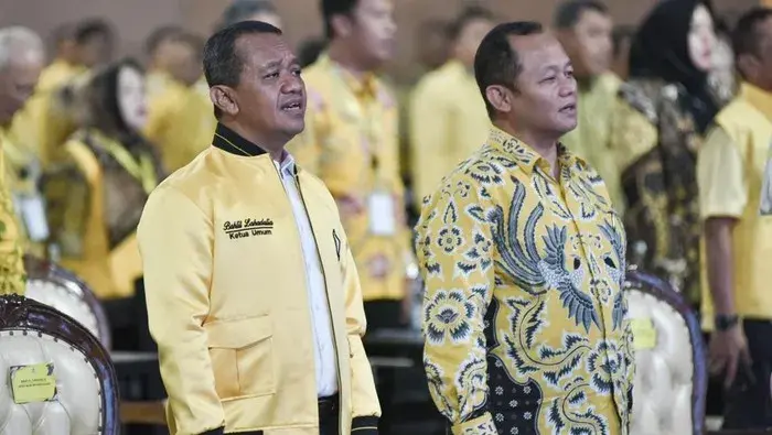 Ketua Umum DPP Partai Golkar Bahlil Lahadalia (kiri) dan Sekretaris Jendral DPP Partai Golkar M Sarmuji (kanan)
